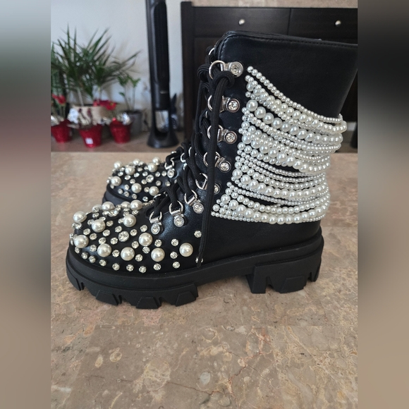 AZALEA WANG TWINKLEY BLACK PEARL EMBELLISHED COMBAT BOOTIE.  Women's SIZE 7 - Picture 2 of 9